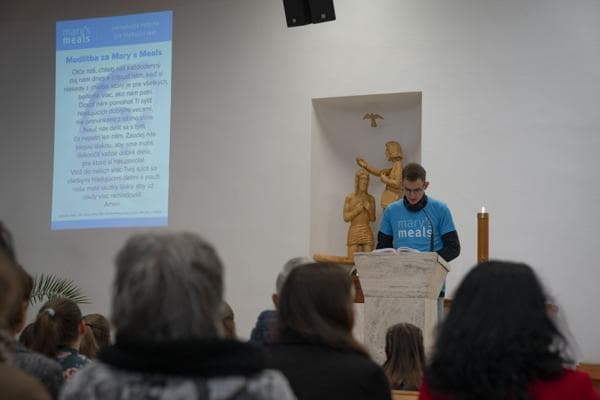 Fotografie pre 12-mesiacov venovaných pomoci deťom trpiacich hladom